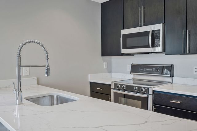 221 S 11th St, Nashville, TN 37206