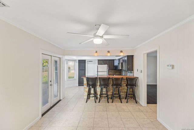 5610 Gillis Dr, San Antonio, TX 78240