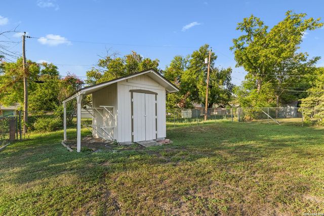 5610 Gillis Dr, San Antonio, TX 78240