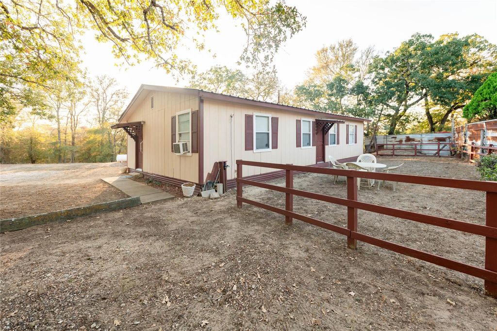 164 Josie LN, Bastrop, TX 78602