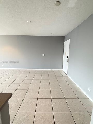 2261 NE 67th St 1823, Fort Lauderdale, FL 33308