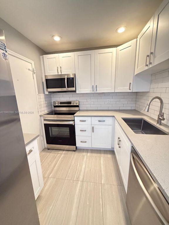 2261 NE 67th St 1823, Fort Lauderdale, FL 33308