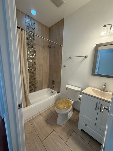 3016 N Harlem Avenue 4N, Chicago, IL 60634