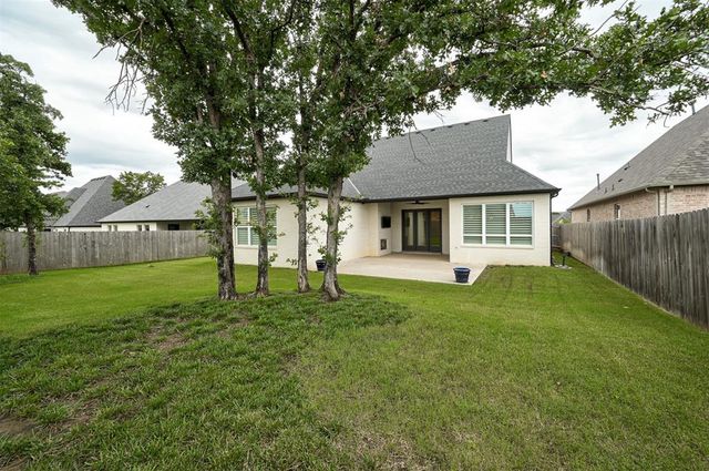 3916 Stone Hill Lane, Edmond, OK 73034