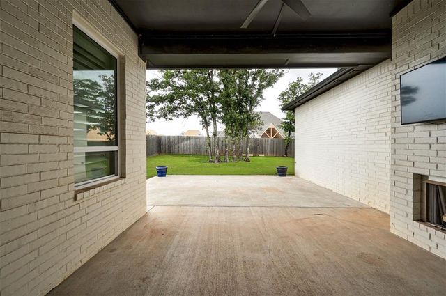 3916 Stone Hill Lane, Edmond, OK 73034