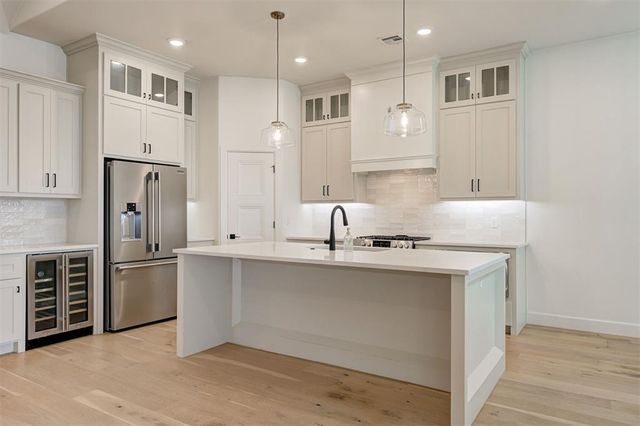 3916 Stone Hill Lane, Edmond, OK 73034