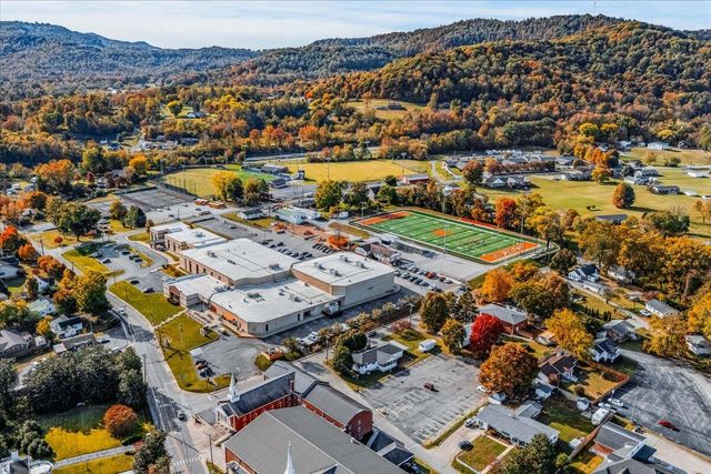 46 N 10th Street, Williamsburg, KY 40769