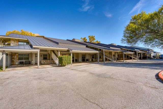104 Cove E 207, Horseshoe Bay, TX 78657