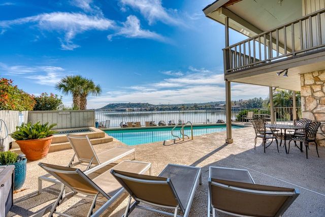 104 Cove E 207, Horseshoe Bay, TX 78657