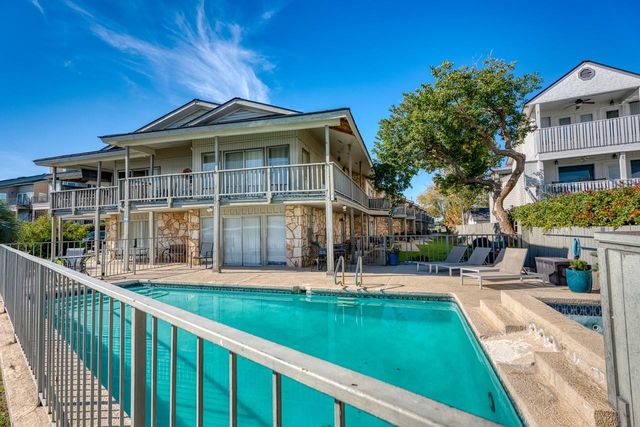 104 Cove E 207, Horseshoe Bay, TX 78657