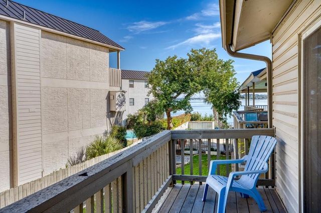 104 Cove E 207, Horseshoe Bay, TX 78657