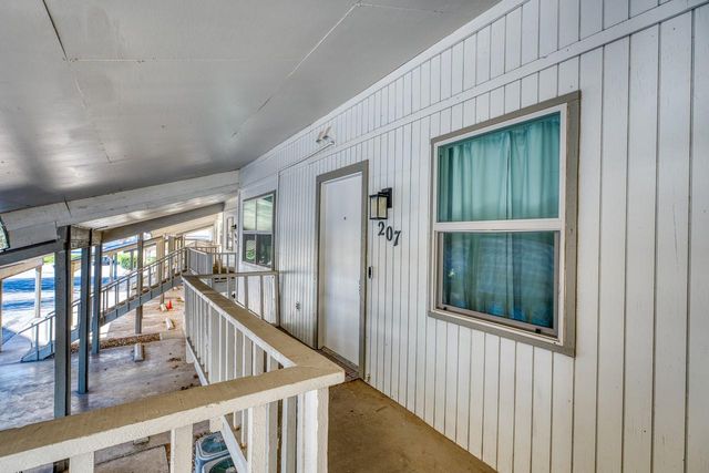 104 Cove E 207, Horseshoe Bay, TX 78657