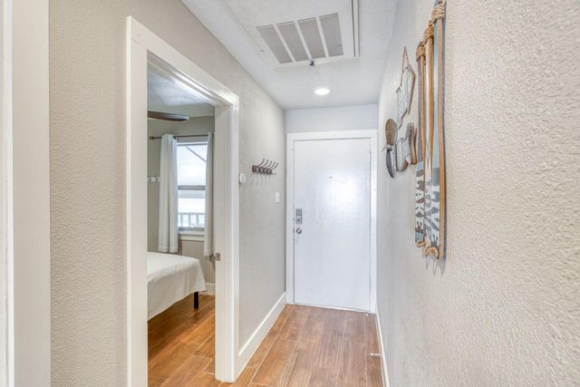 104 Cove E 207, Horseshoe Bay, TX 78657