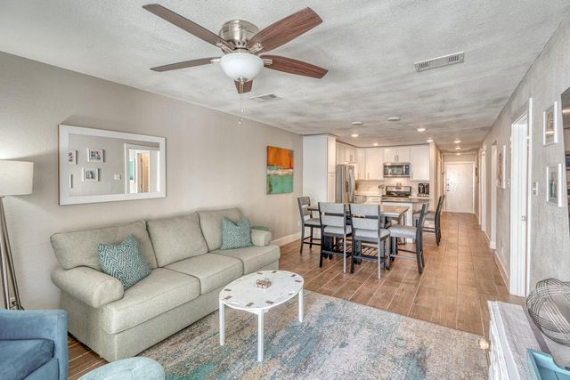 104 Cove E 207, Horseshoe Bay, TX 78657