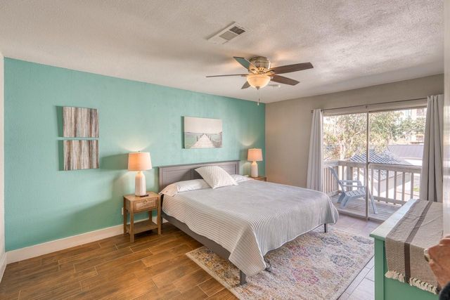 104 Cove E 207, Horseshoe Bay, TX 78657