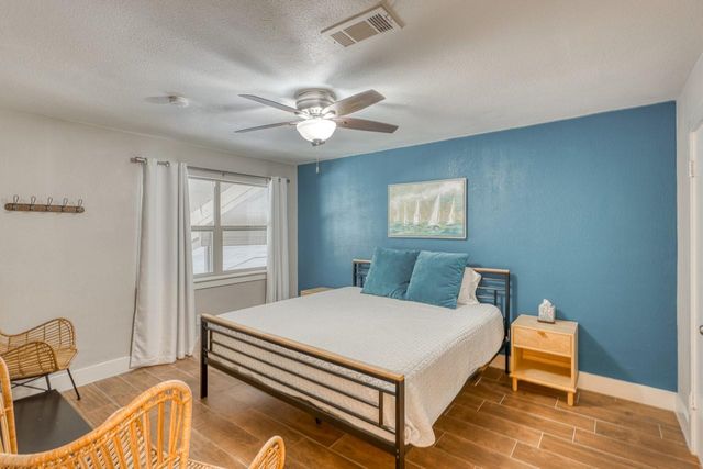 104 Cove E 207, Horseshoe Bay, TX 78657