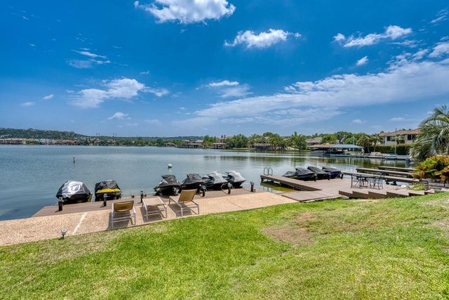 104 Cove E 207, Horseshoe Bay, TX 78657