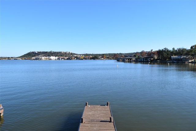 104 Cove E 207, Horseshoe Bay, TX 78657