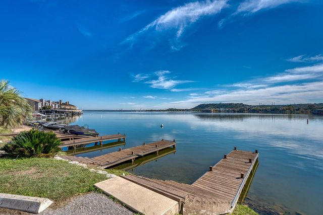 104 Cove E 207, Horseshoe Bay, TX 78657