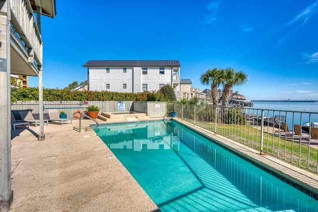 104 Cove E 207, Horseshoe Bay, TX 78657