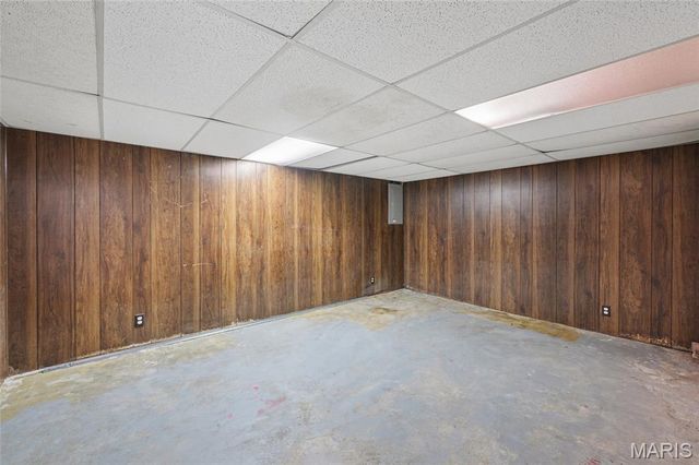 9299 Lucas And Hunt Road, St Louis, MO 63136