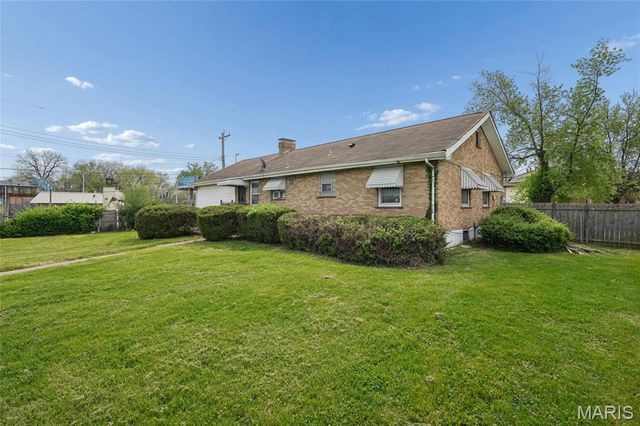9299 Lucas And Hunt Road, St Louis, MO 63136