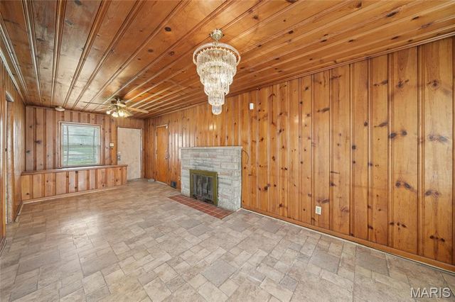 9299 Lucas And Hunt Road, St Louis, MO 63136