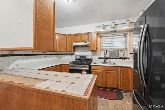 9299 Lucas And Hunt Road, St Louis, MO 63136