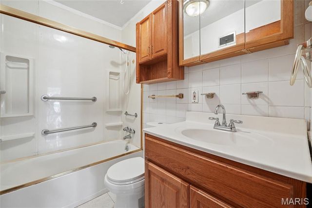 9299 Lucas And Hunt Road, St Louis, MO 63136