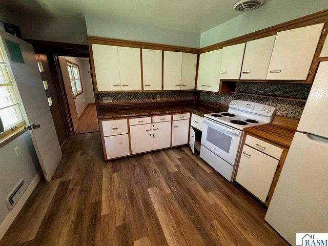 723 Valley View Road, St. Peter, MN 56082
