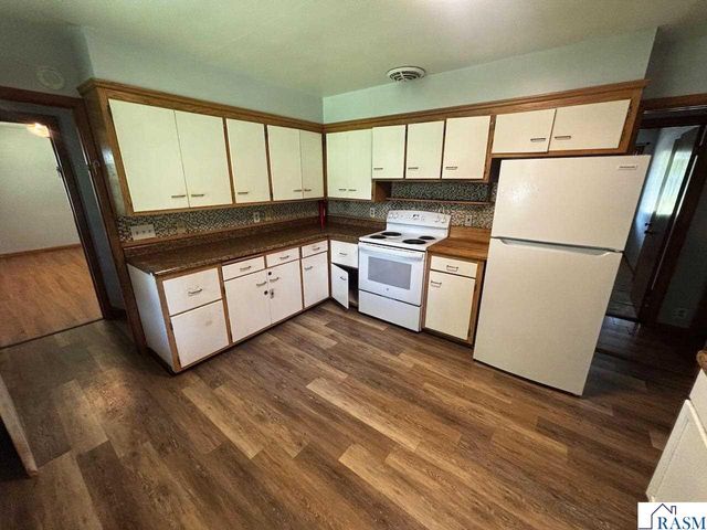723 Valley View Road, St. Peter, MN 56082