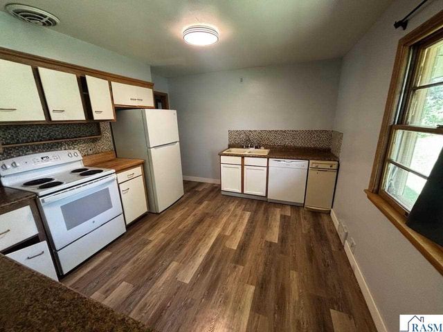 723 Valley View Road, St. Peter, MN 56082