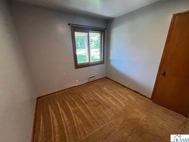 723 Valley View Road, St. Peter, MN 56082