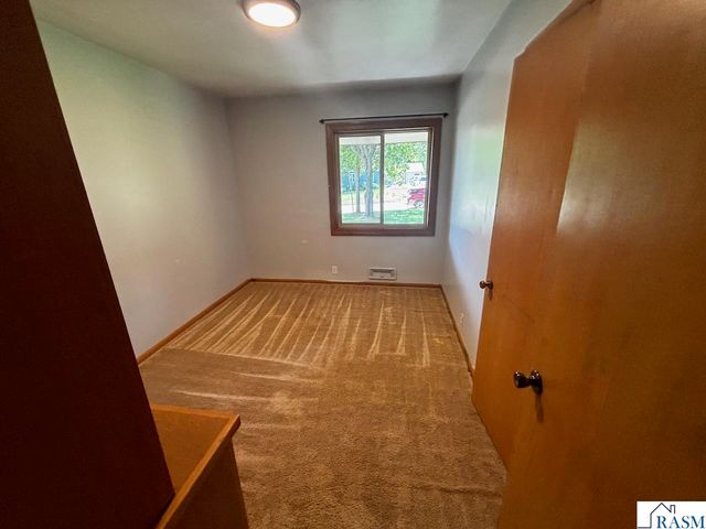 723 Valley View Road, St. Peter, MN 56082