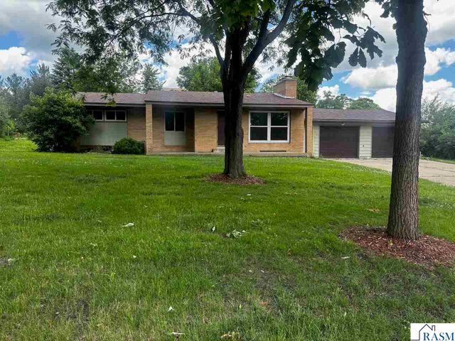 723 Valley View Road, St. Peter, MN 56082