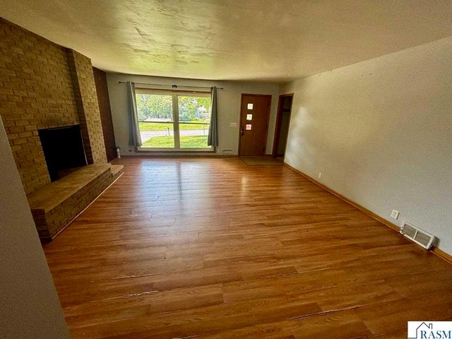 723 Valley View Road, St. Peter, MN 56082