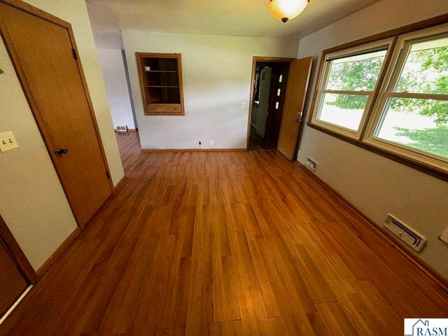 723 Valley View Road, St. Peter, MN 56082
