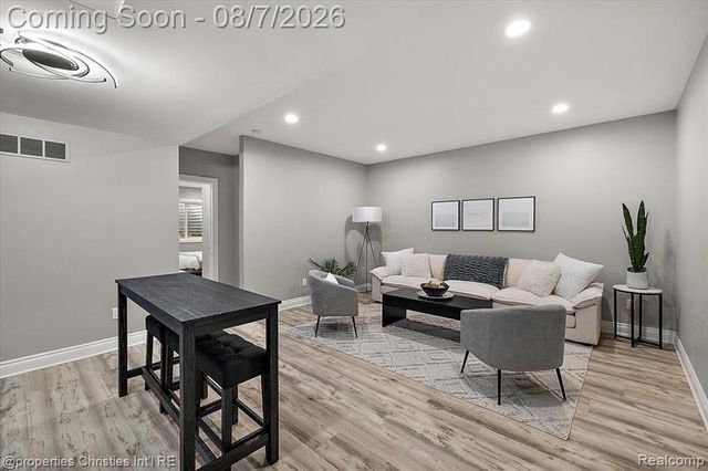 1929 Brookwood Avenue, Royal Oak, MI 48073