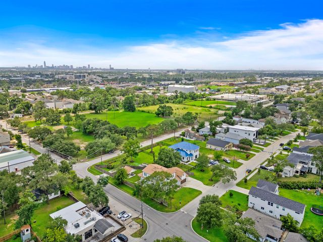 1003 Wakefield Drive, Houston, TX 77018
