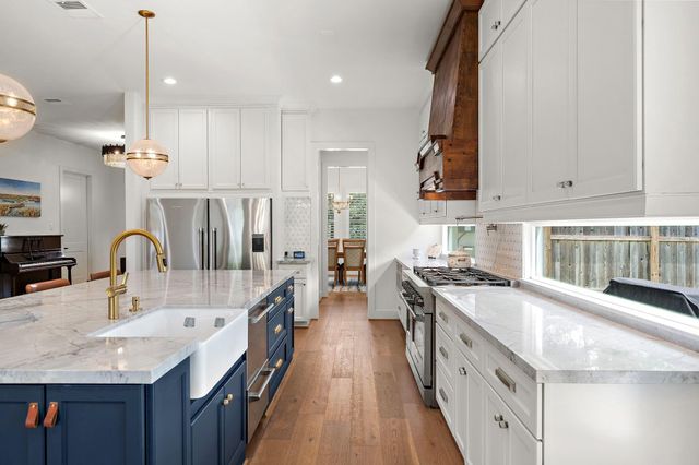 1003 Wakefield Drive, Houston, TX 77018