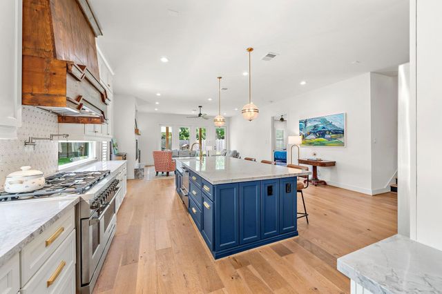 1003 Wakefield Drive, Houston, TX 77018