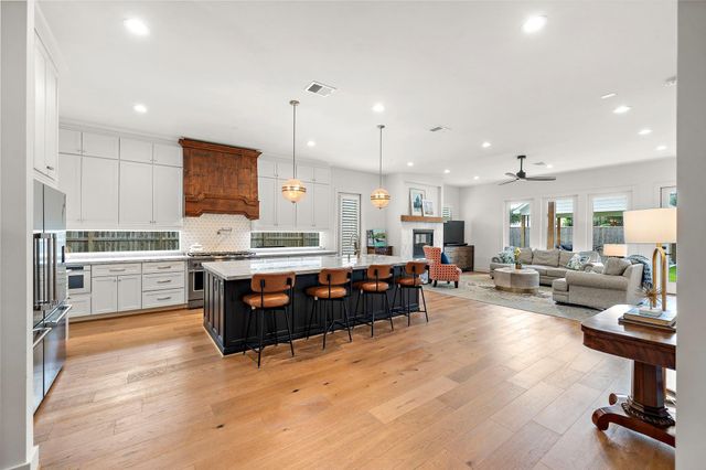 1003 Wakefield Drive, Houston, TX 77018