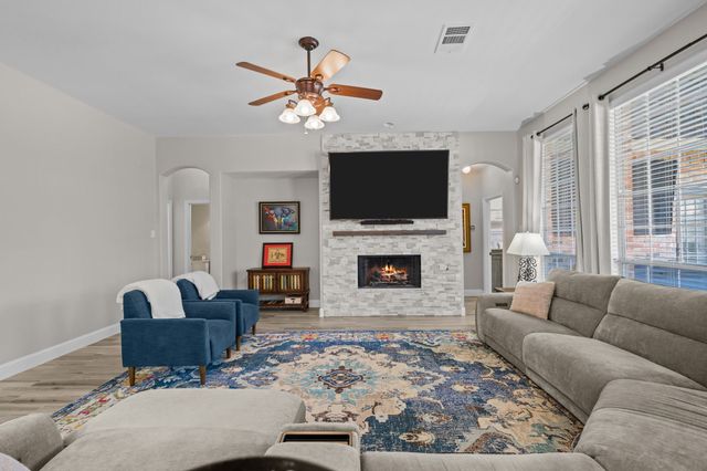 8821 Weston Lane, Lantana, TX 76226