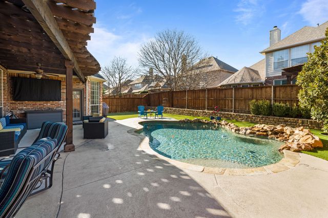 8821 Weston Lane, Lantana, TX 76226