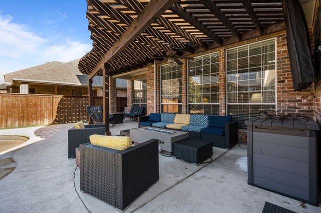 8821 Weston Lane, Lantana, TX 76226