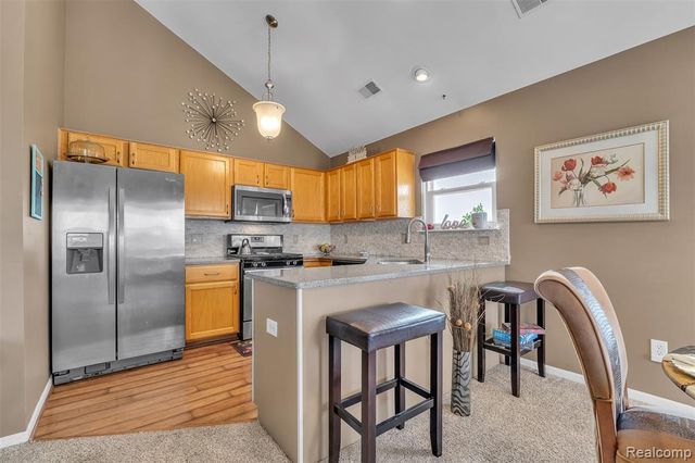29104 Philadelphia Drive 13, New Baltimore, MI 48051