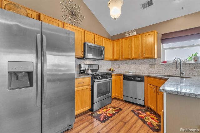29104 Philadelphia Drive 13, New Baltimore, MI 48051