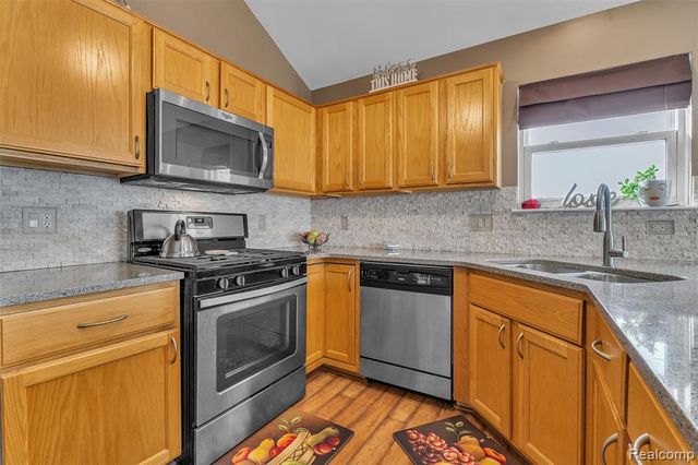 29104 Philadelphia Drive 13, New Baltimore, MI 48051