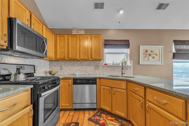 29104 Philadelphia Drive 13, New Baltimore, MI 48051