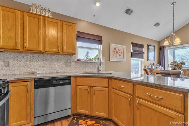 29104 Philadelphia Drive 13, New Baltimore, MI 48051